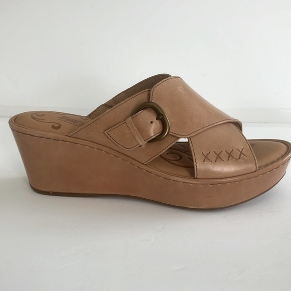 BORN Women’s Tan Wedge LEATHER Sandals Platform Summer Shoes Size 12 M - Picture 3 of 7